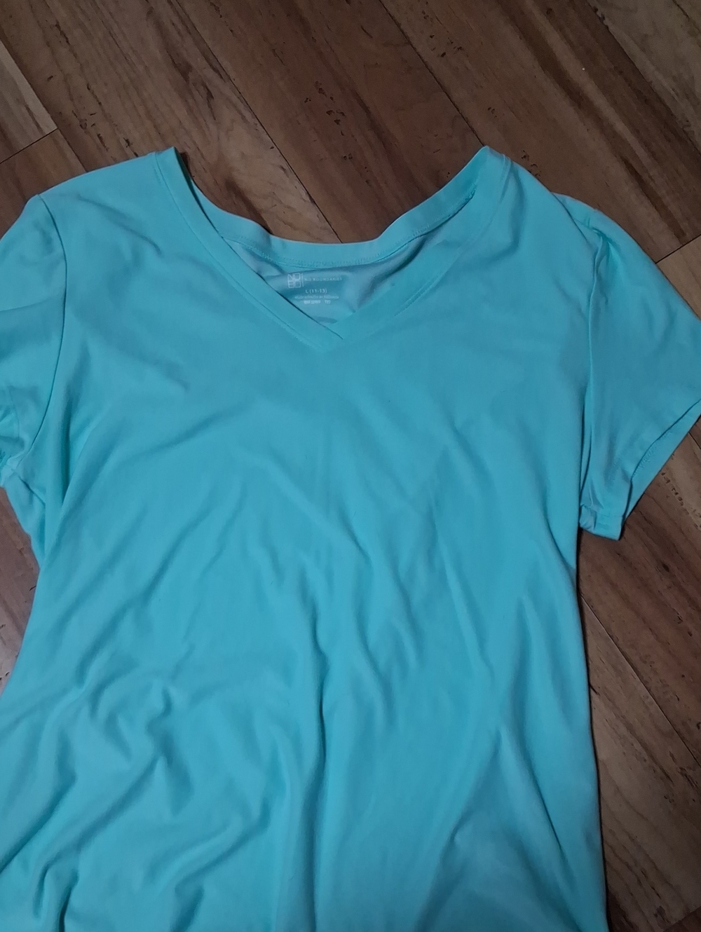 No Boundaries Women's V-Neck Tee - Aqua Blue